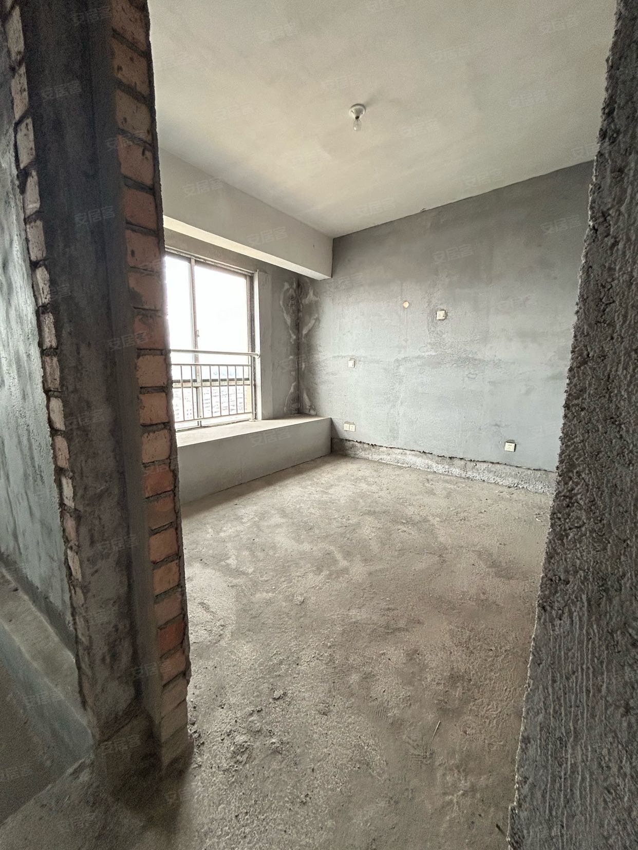 紫金财富中心4室1厅2卫123.94㎡南168万