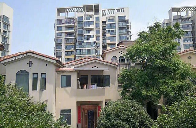 长沙市第二个梅溪湖板块,堤亚纳湾一线临湖联排别墅 一尊