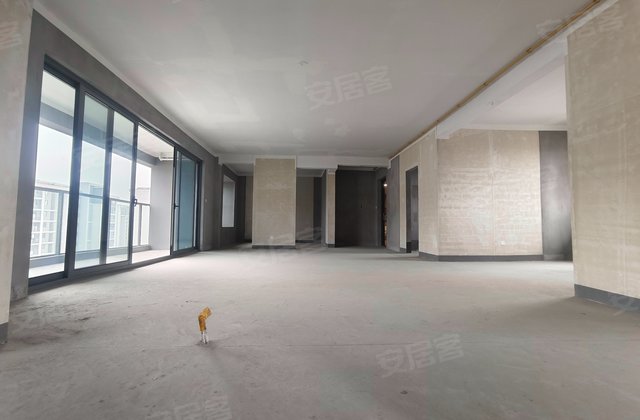 时代云图里4室2厅143㎡200万二手房图片