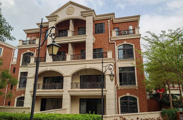 龙胤花园5室2厅240㎡480万二手房图片