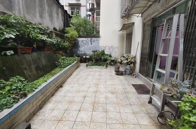 化肥厂宿舍3室2厅133㎡42.6万二手房图片