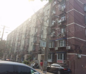 五道口 展春园中间楼层两居室  全明格局 不临街