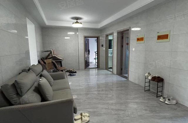 紫金东方小区4室2厅138㎡68万二手房图片