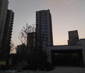 龙湖春江华庭满两年带车位看房有钥匙.