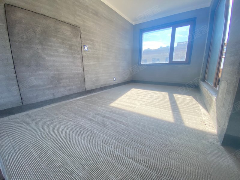 元垄城玖园别墅!使用面积大!随时看房!