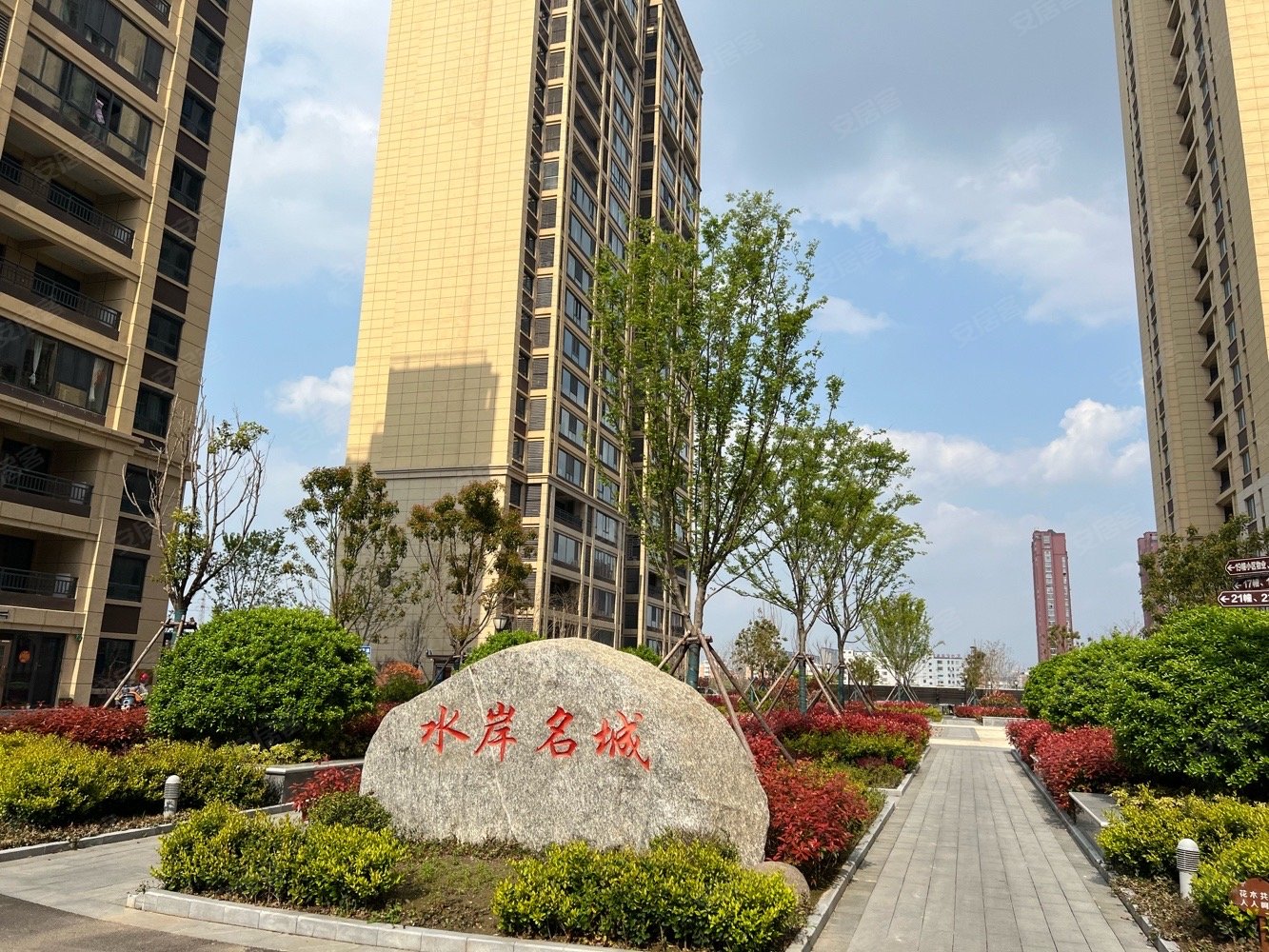 长宏水岸名城楼层房东摔卖无车位捆绑