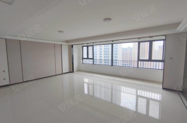 融创观澜府3室2厅168㎡134万二手房图片