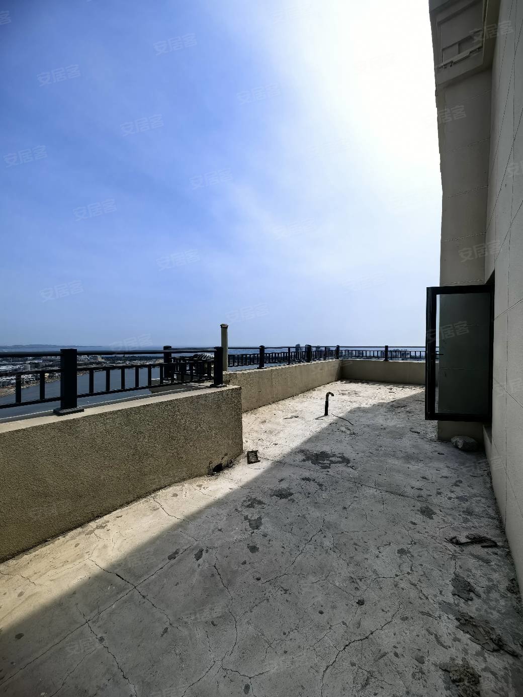 观湖看海华发樱花湖空中别墅共三层东边户带露台可贷款