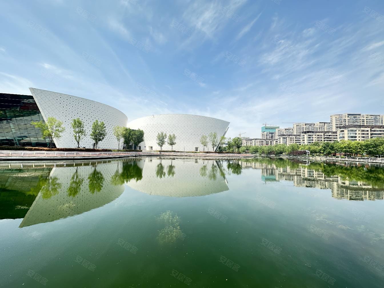 祥瑞园  的楼层,直接不沿街不靠路单价不过万带着储藏室价可谈