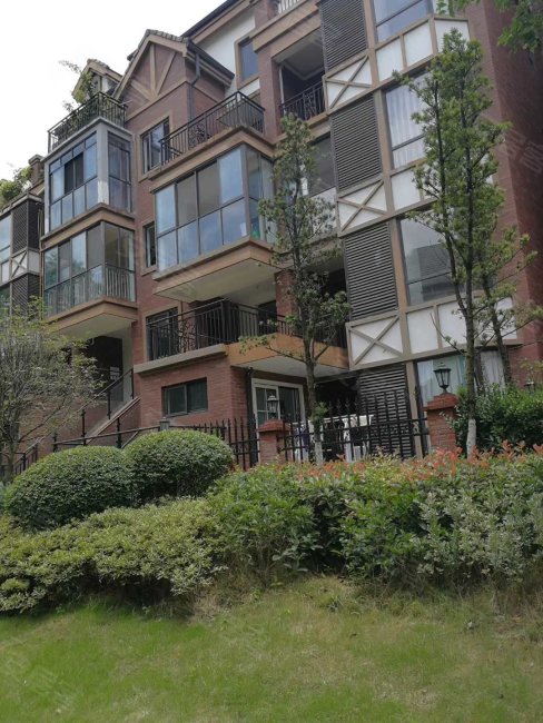 伊顿小镇6室2厅2卫