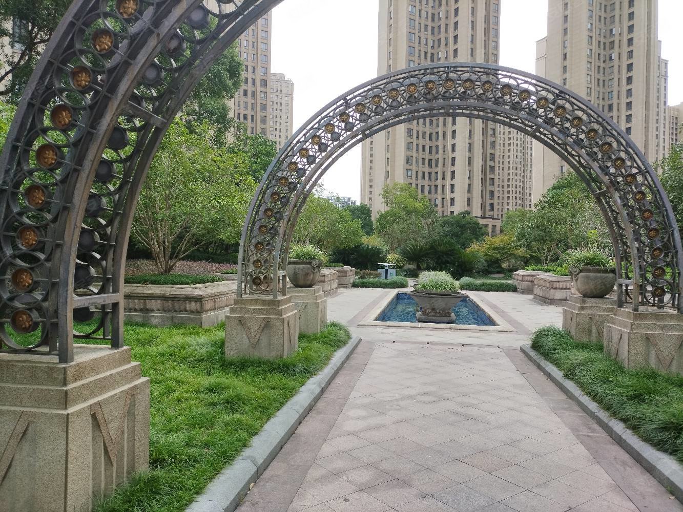 万悦城旁开发区宝华家天下精装两房自住精装出租