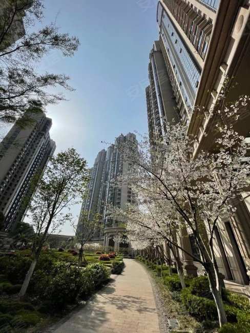 弘辉首玺4室3厅3卫,中骏璟峰云庭(南区1-5幢)二手房,660万,4室3厅,3卫