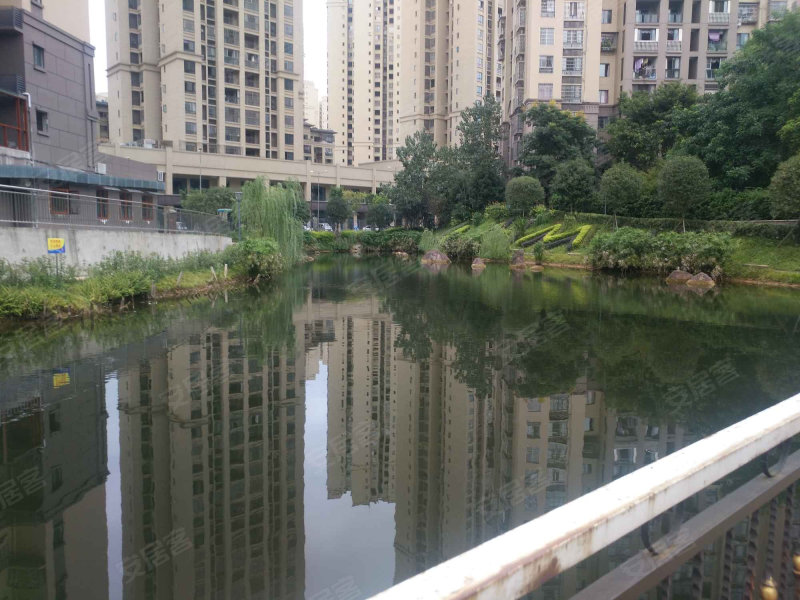卓然水晶之城