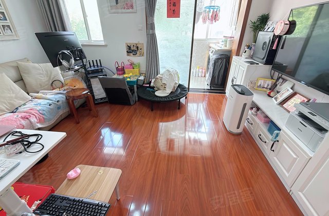 东体小区东边套全面三房 双轨交汇精装修拎包入住诚意出售