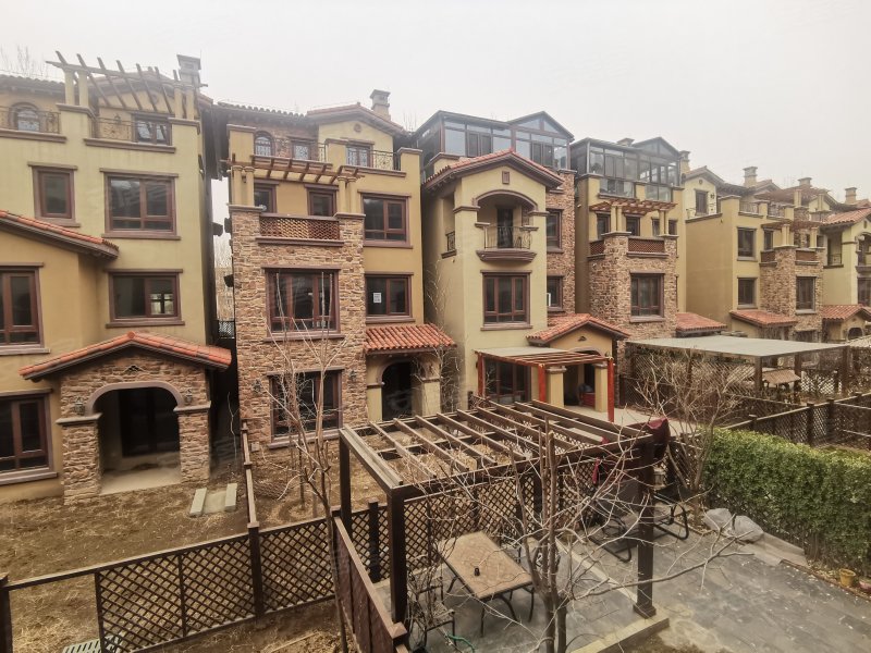 鸿坤罗纳河谷果岭墅