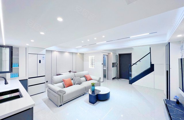 装修好 正规商品房 刚需小三居 双卫格局 交通便捷 房龄新