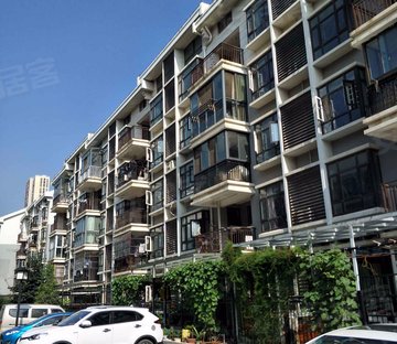 名流人和天地,精装七房,中间楼层,采光好,户型方正