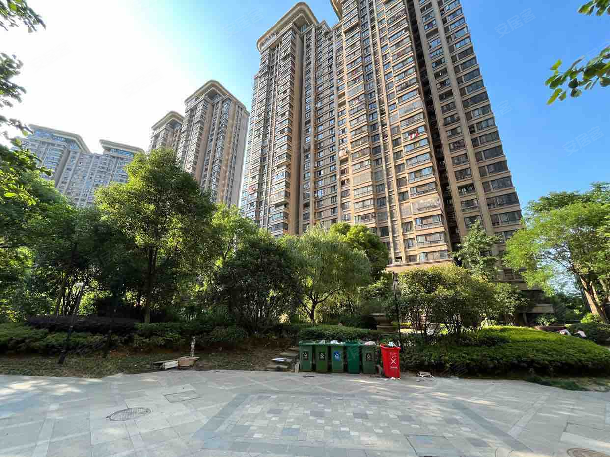 琥珀五环城和风阁小三房南北通透交通便捷带电梯精装修