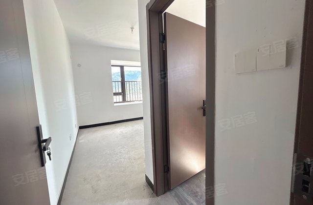 金榜嘉苑4室2厅100㎡46万二手房图片