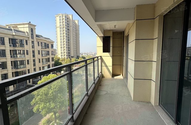 沪润金域蓝湾4室2厅133㎡65万二手房图片