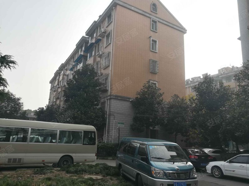 龙柏三村中康公寓