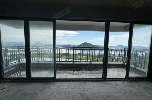 美的未来中心4室2厅177㎡138万二手房图片