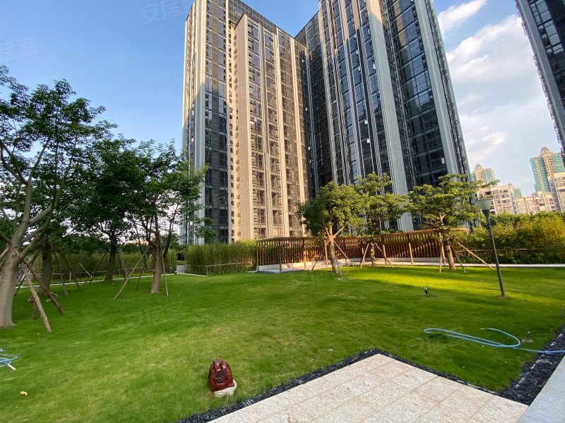 绿地璀璨天城(商住楼)