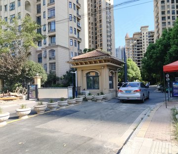 职教城 装修好 临地铁 南北通透 带电梯 满二   楼龄新