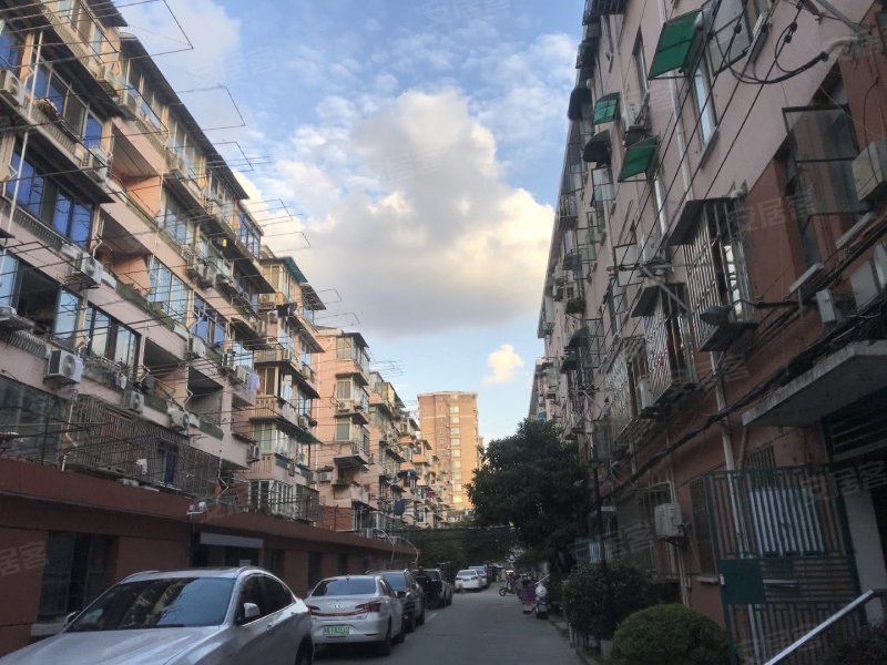 新泾一村绿新小区