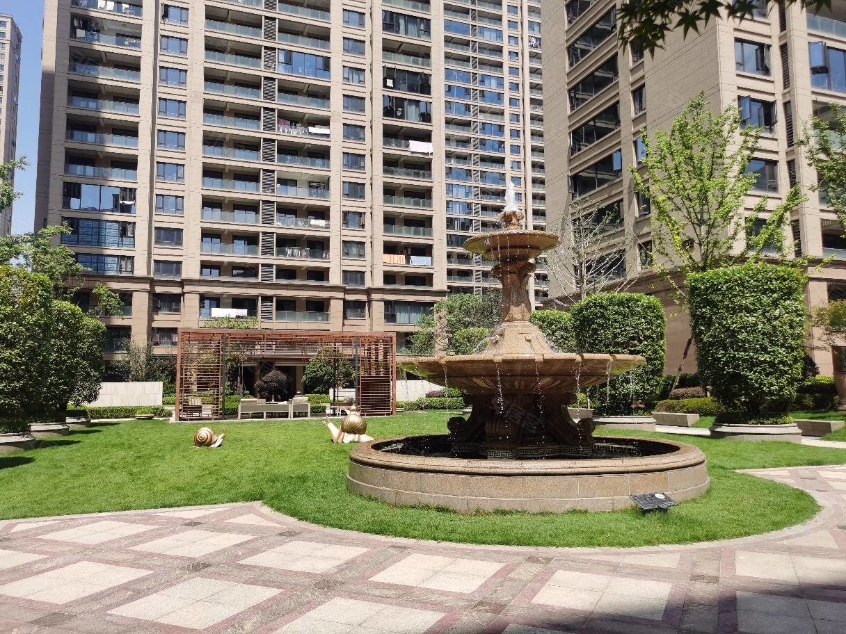 天圣大越府4房2卫全新毛胚带花园70平方带地下室