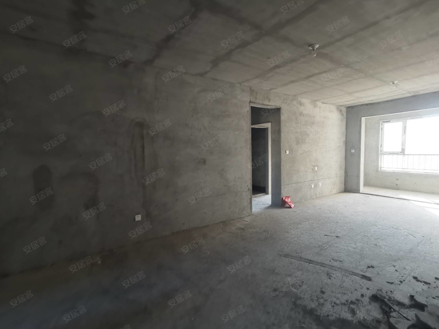 华铭阳光府3室2厅2卫118㎡南北92万