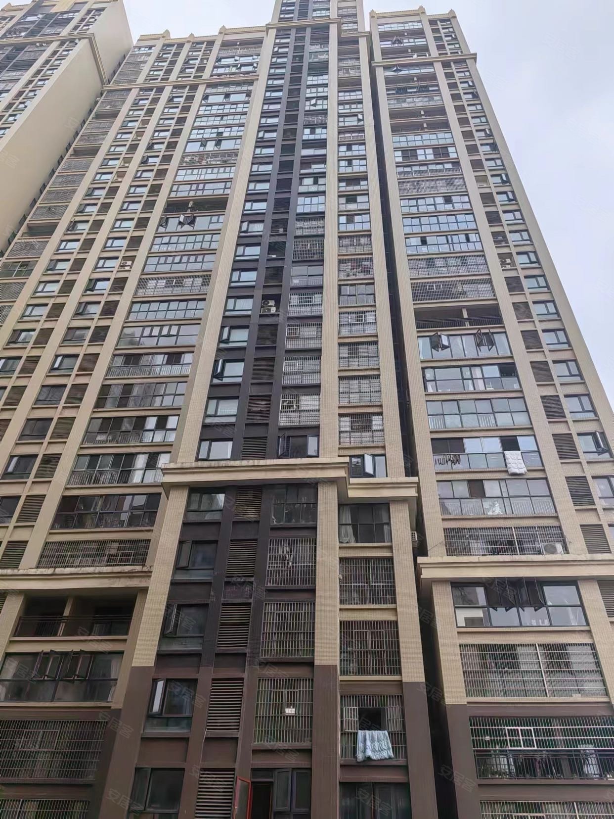 龙山观邸3室2厅2卫