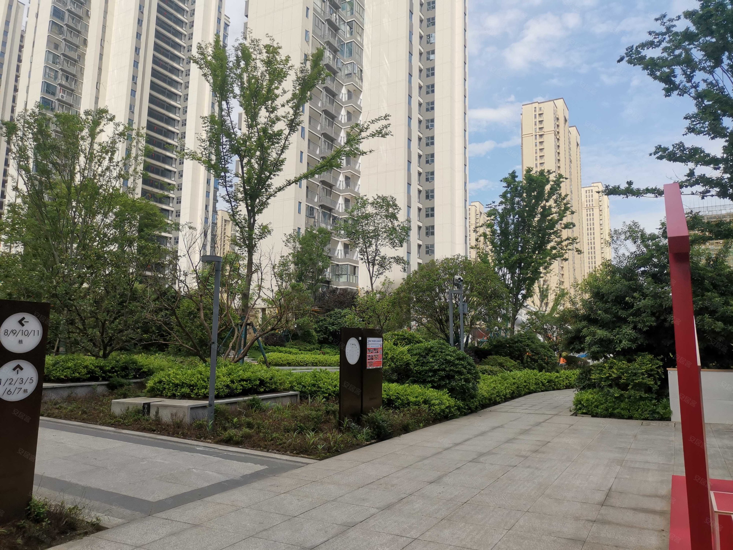 地铁口电梯房 采光好 交通便利 次新小区 双卫生间 更多图片,旭辉雨金