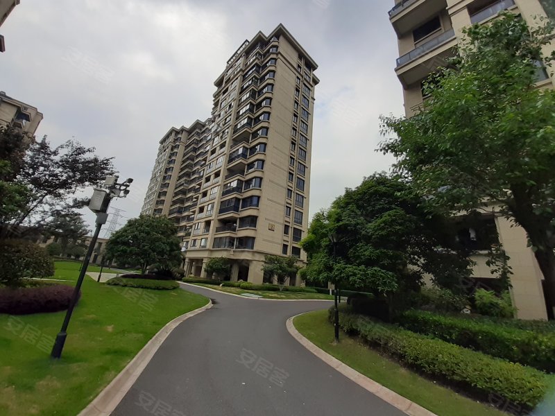 滨江稽山翡翠园