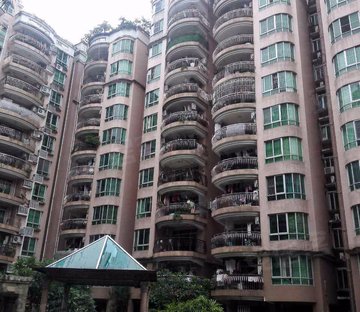 阳光花园 电梯两房带露台!精装修看房方便 价格可以聊!