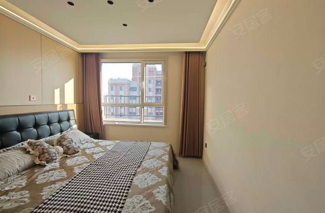 世界冠郡(二期)3室2厅110.95㎡105万二手房图片