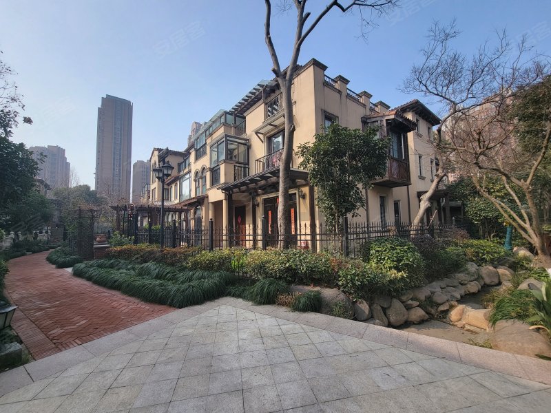 龙湖郦城(蓝湖香颂别墅) 