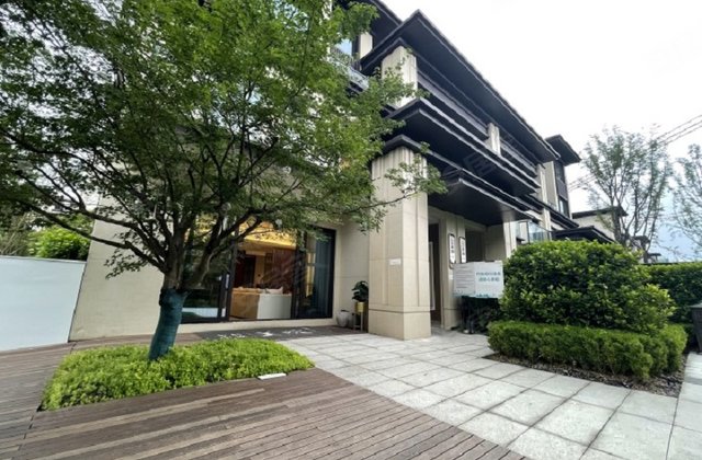 香山半岛4室3厅139.7㎡243万二手房图片