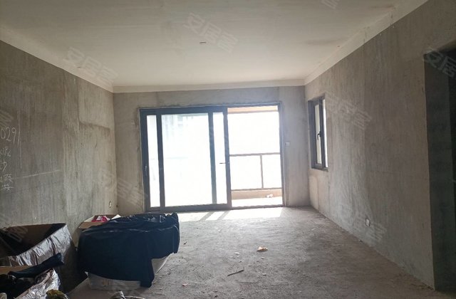 金马御龙城3室2厅145㎡136万二手房图片