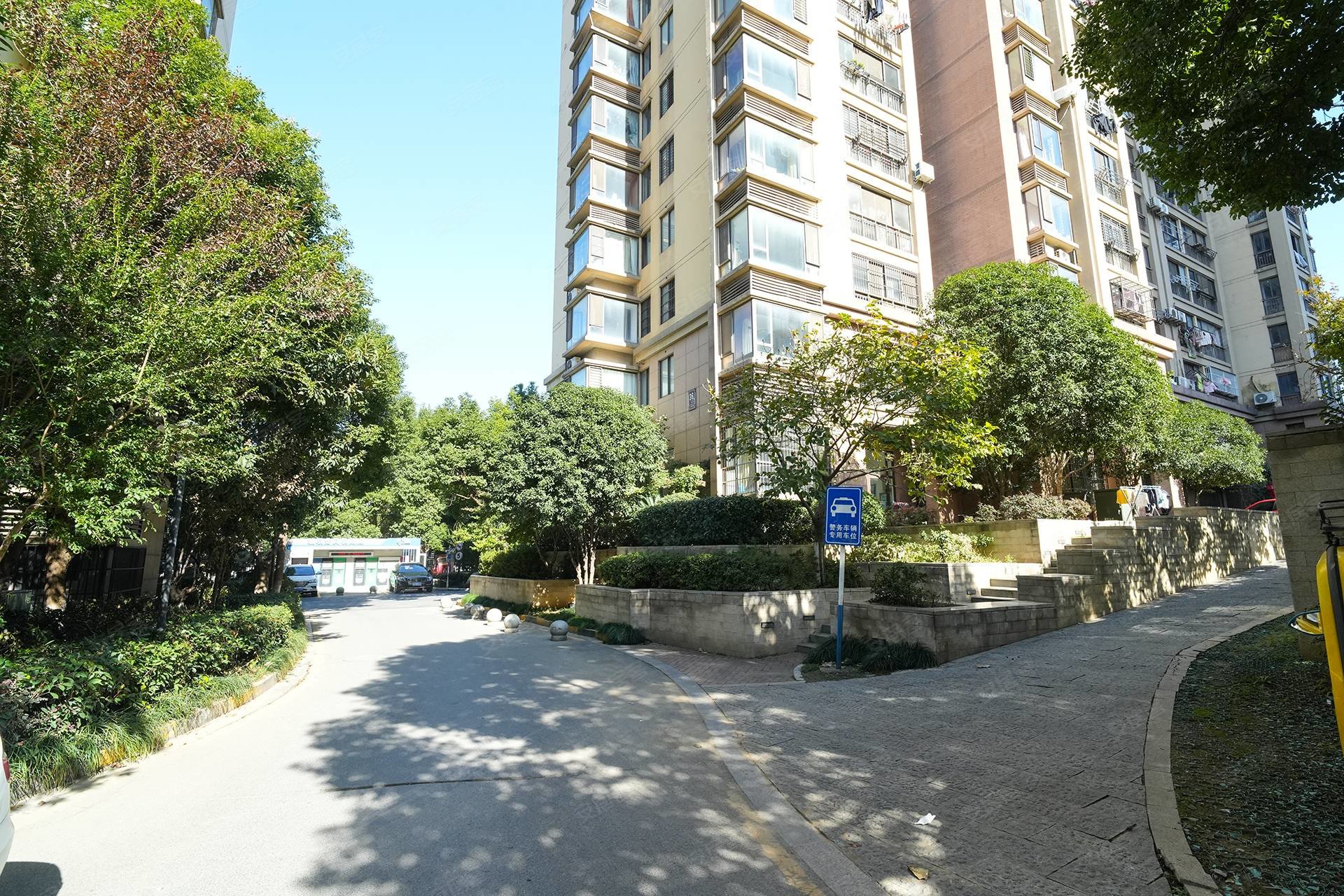 博威香山丽舍刚需两居临地铁南北通透电梯房正规商品房