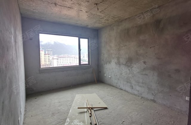 新城农贸市场小区3室2厅141㎡85万二手房图片