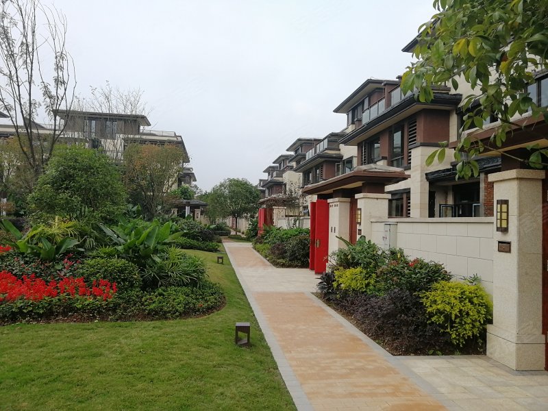 财信龙水湖健康生态城