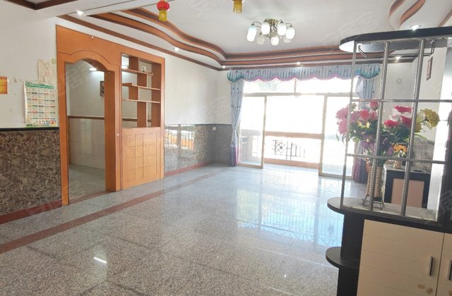 宝马花园4室2厅127㎡33.8万二手房图片