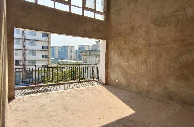新鸿名座6室3厅270.1㎡136万二手房图片
