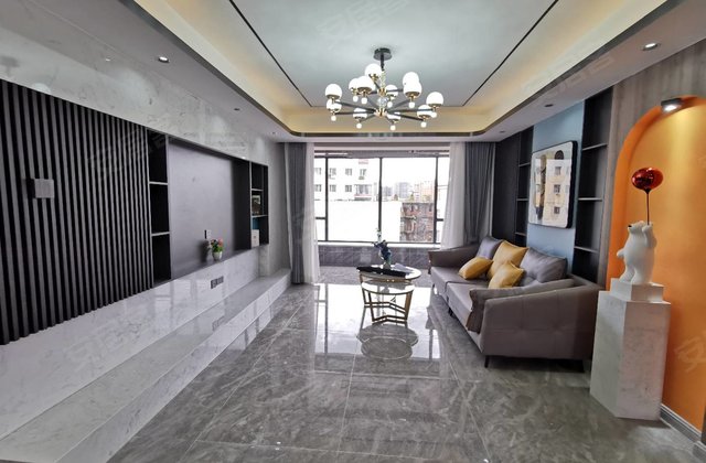 朝阳七中 圣泉雅苑附近 5楼138平 三室一厅 南北通透精装