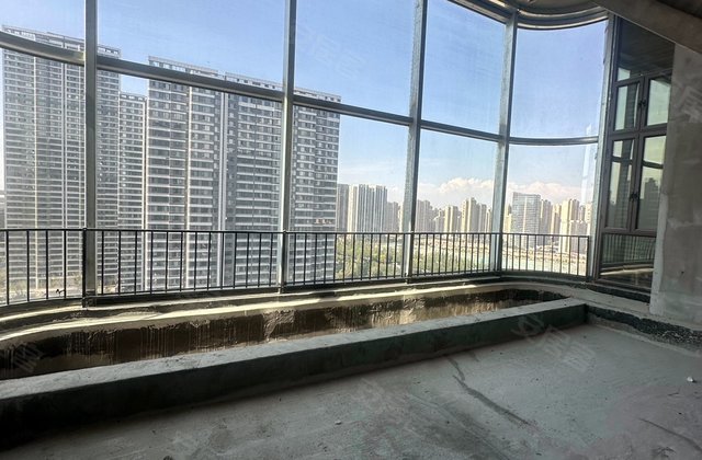 澳龙三棵树3室2厅216㎡146万二手房图片