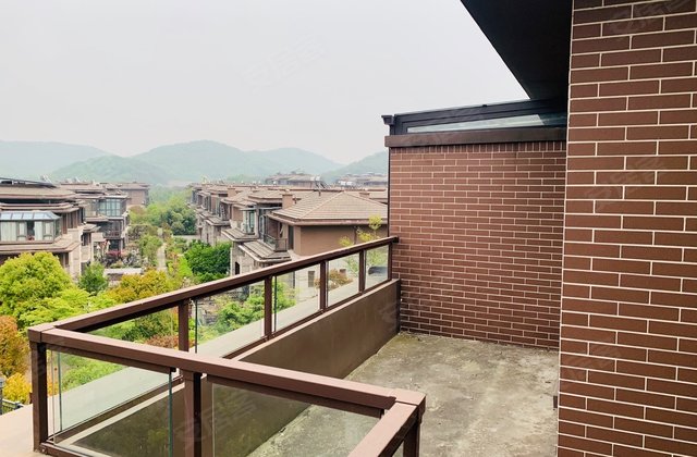 镇江房产网>镇江小区>润州小区>南徐新城周边小区>万科蓝山(别墅)>