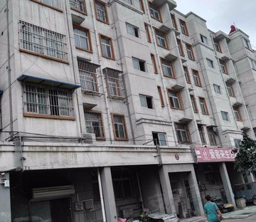 滨河花园 边户 明厅 精装修  送超大地下室