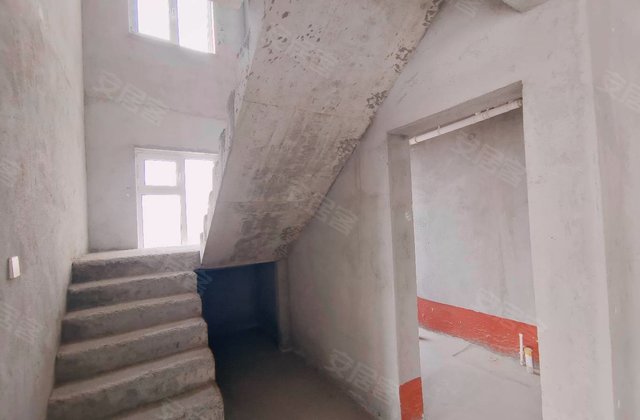 美澳嘉苑4室2厅252㎡173.8万二手房图片