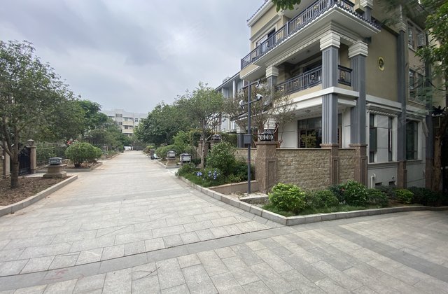 景湖湾畔(二期别墅),沿河路,近新基路-东莞景湖湾畔(二期别墅)二手房